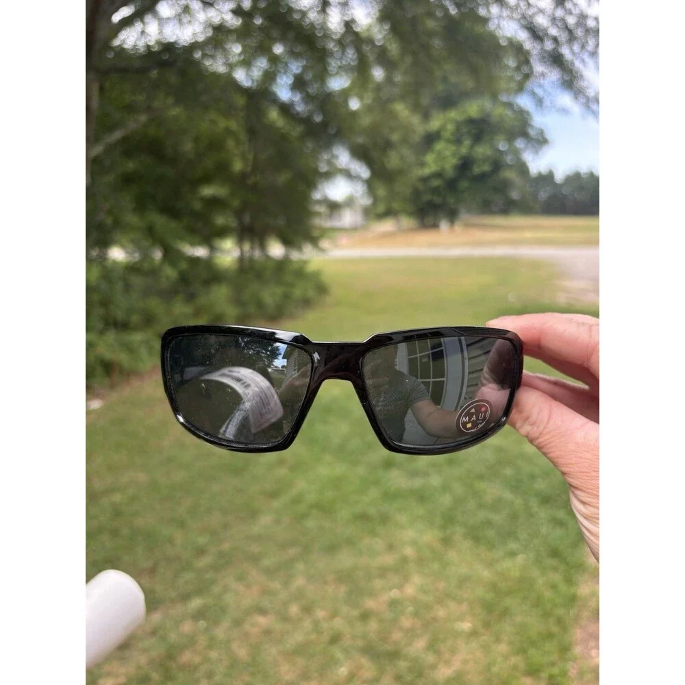 Maui & sons NWT men’s Sunglasses American Flag Arm Pattern NEW Gray black Summer